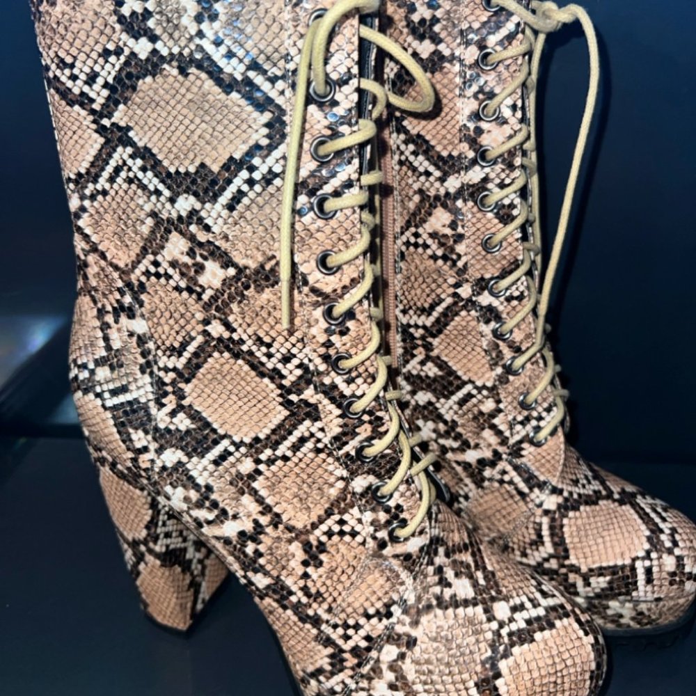 Simmi‎ of London Snake Print High Heel Fashion Boots Sz. 8